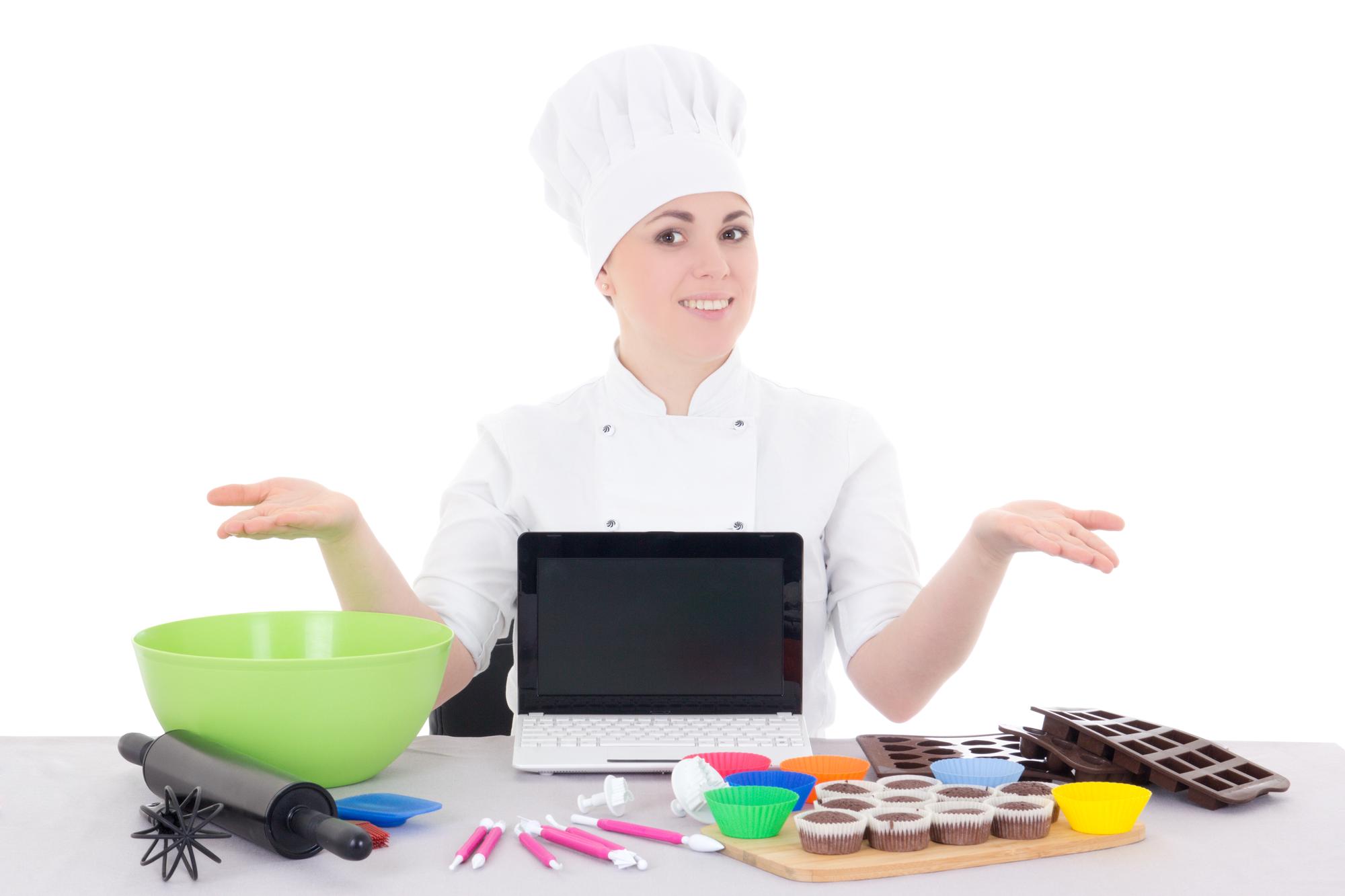 Profesjonalny szef kuchni prowadzący zajęcia online